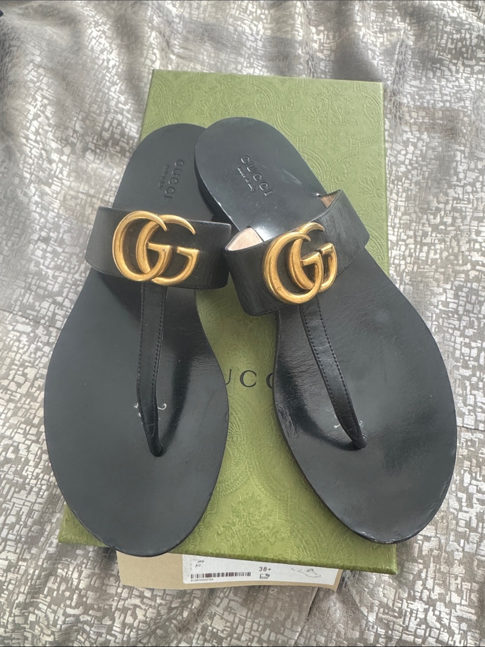 Gucci Black Leather GG Thong Sandals with Gold Logo - Picture 1 of 4